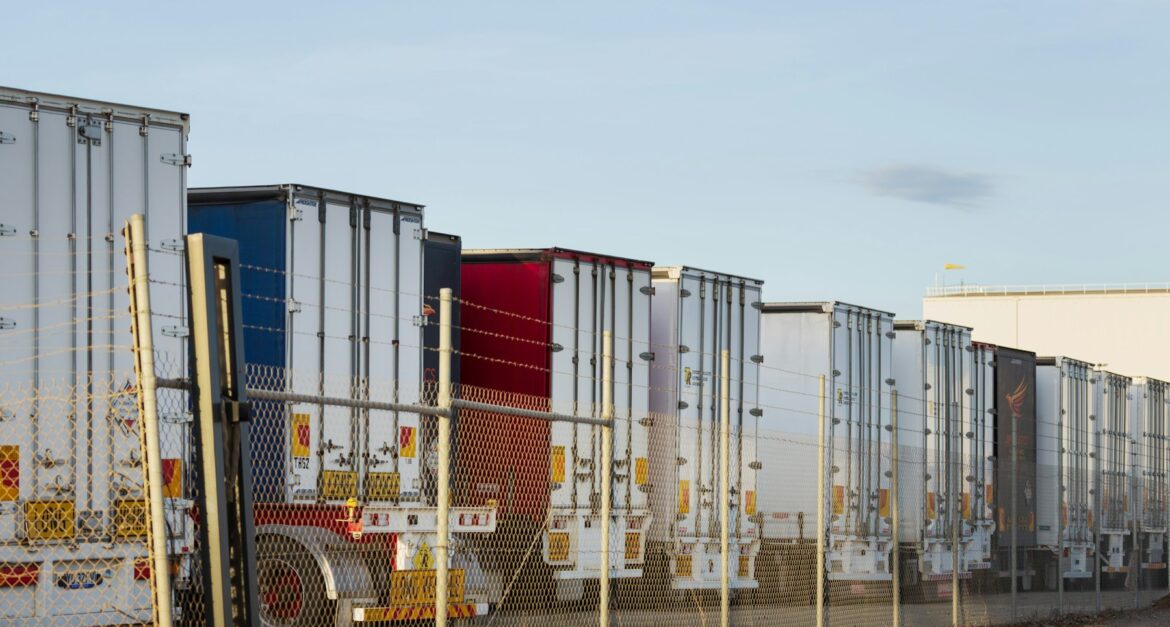 fleet management system untuk trucking pada pengelolaan armada kendaraan