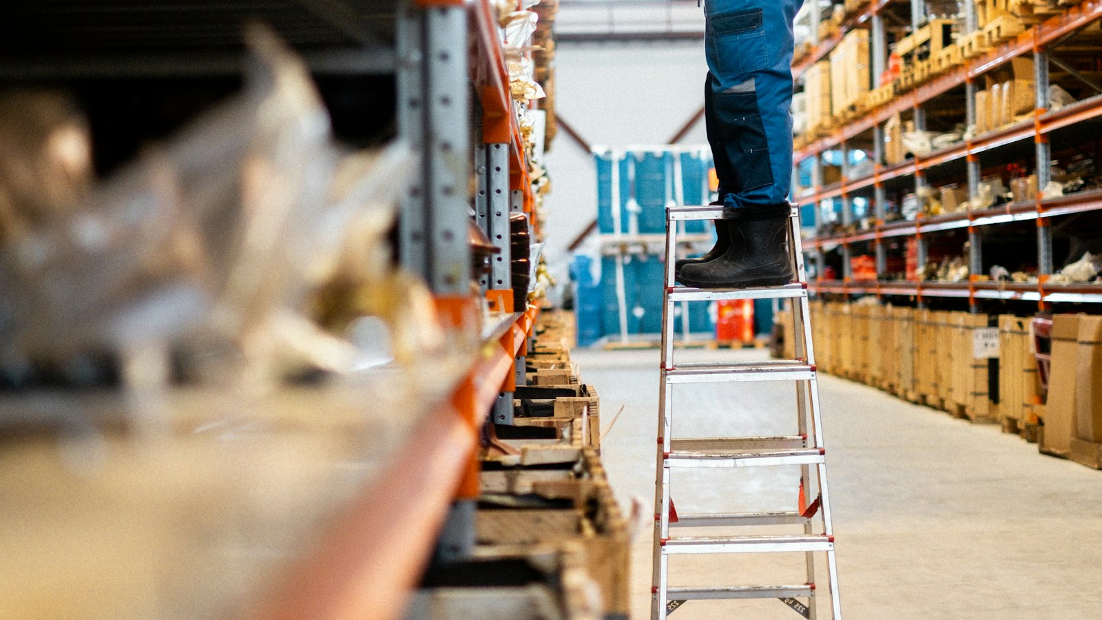 aktivitas warehouse sebagai komponen biaya cost to serve logistik