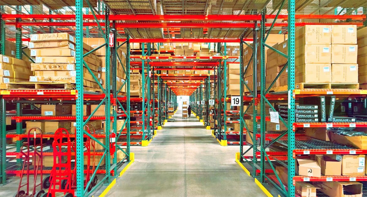 barcode vs RFID gudang untuk memilih teknologi identifikasi stok warehouse