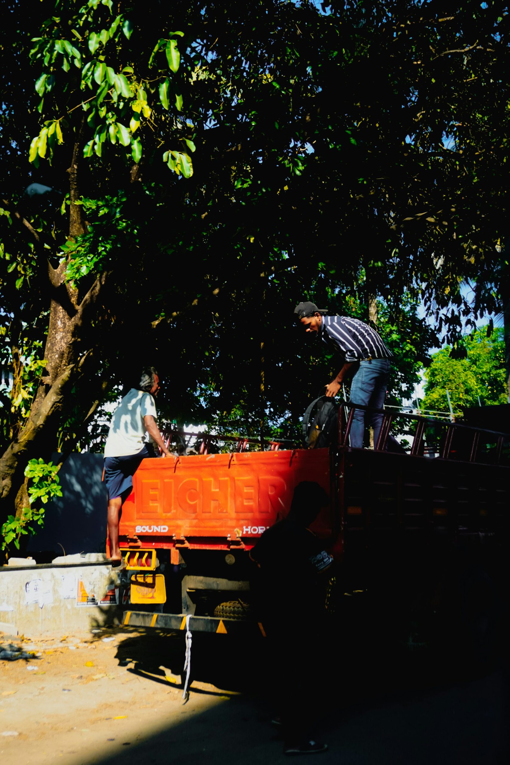 proses pengiriman truk sebagai dasar validasi tagihan freight audit logistik