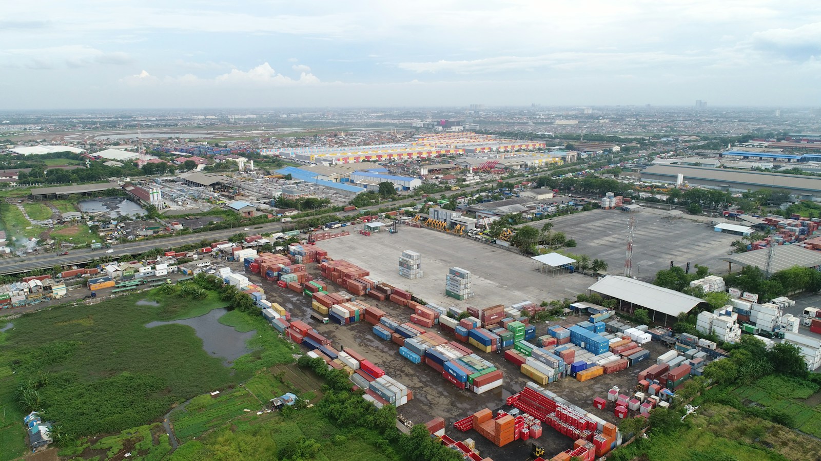 aerial jaringan logistik dan distribusi untuk route planning